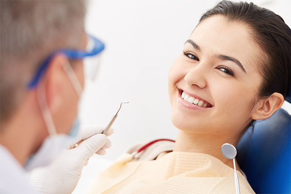 Choosing the Right Dentist for a Smile Makeover from North Coast Dental Implants & Cosmetics in San Marcos, CA